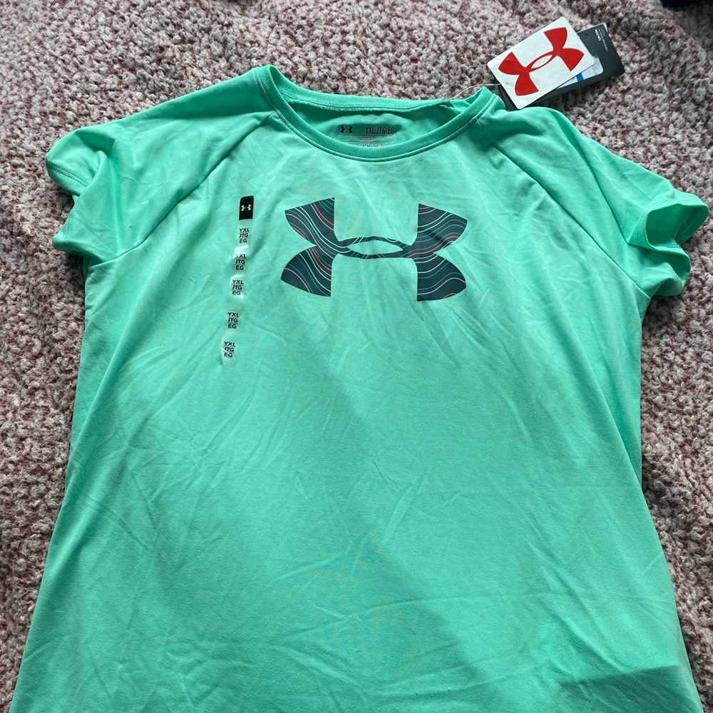 Under Armor top